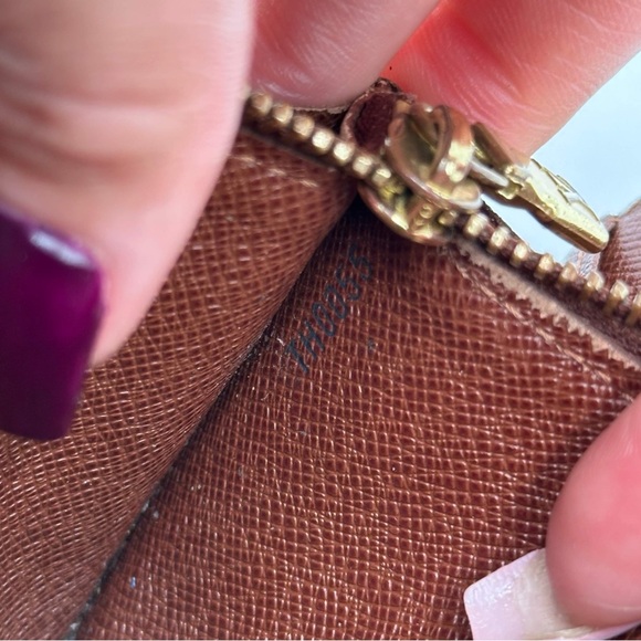 Authentic LV monogram Crossbody wallet - Picture 9 of 13